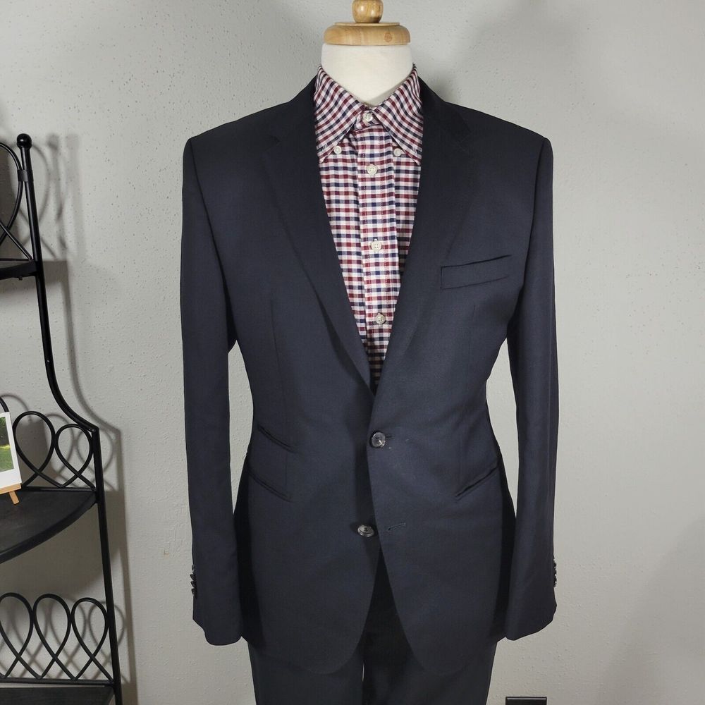 Hugo Boss Men's Sport Coat Blazer Two Button Solid Black SHK SKIN Wool Size 40R‎